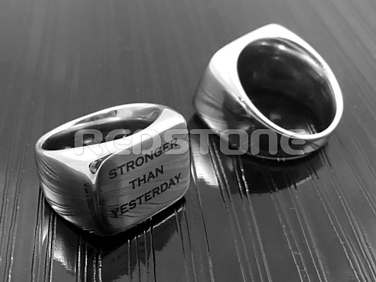 Pánsky prsteň z chirurgickej ocele s gravírovaním